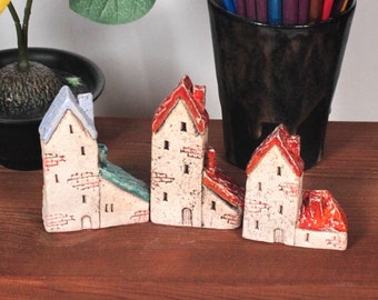 Casa de cerámica en miniatura: decoración de cabaña de arcilla esmaltada a mano