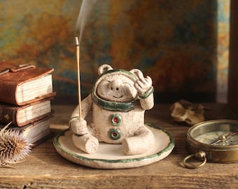 Handmade Chamotte Clay Gnoo-Mee Incense Holder – Funny Gnome Sculpture