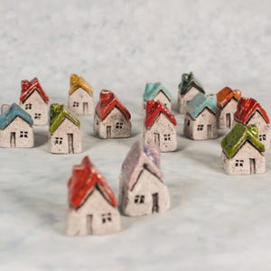 Fino al 45% di sconto su Little Ceramic Cottages – Lucky Dip Surprise, Porta incenso, Fatto a mano