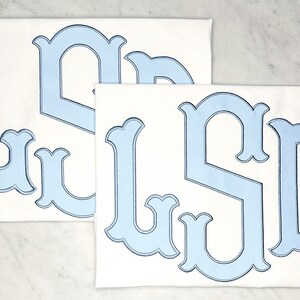 Monogramm Kissenbezug: Weiße Baumwollsatin Applikation, Bingley Schrift Schnellversand