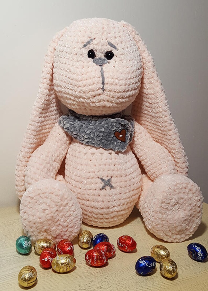 Amigurumi lapine peluche au crochet velvet rose et bordeaux