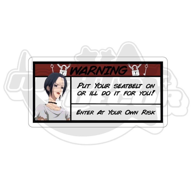 Puede incluir: Un cartel de advertencia rojo y negro con una mujer de dibujos animados con cabello negro y una camisa blanca. El cartel dice "WARNING PUT YOUR SEATBELT ON OR ILL DO IT FOR YOU! ENTER AT YOUR OWN RISK"