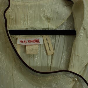 Vicky Vaughn Cheongsam-Style Cream Tunic with Sash image 7