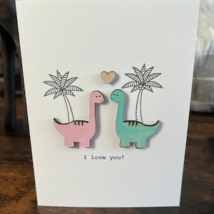 Tarjeta de San Valentín con dinosaurios - Tarjeta de San Valentín con dinosaurios azules - Tarjeta de San Valentín con dinosaurios rosas - Tarjeta de San Valentín con dinosaurios - Tarjeta de San Valentín de madera
