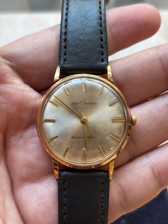 Affordble luxury Seiko Champion Diashock 17 Jewels manual winding ref J14037
