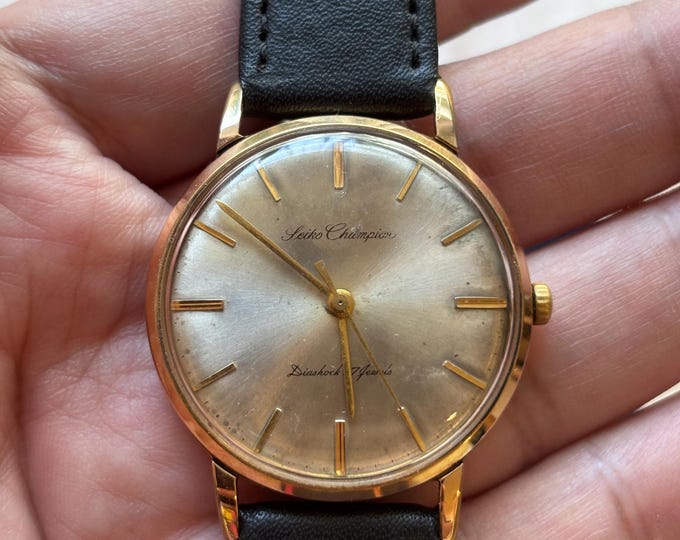Affordble luxury Seiko Champion Diashock 17 Jewels manual winding ref J14037
