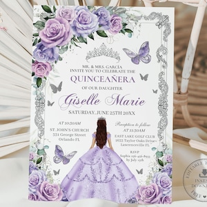 Puede incluir: Una invitación de Quinceañera morada y plateada con un diseño floral, mariposas y una silueta de una niña con un vestido lavanda. El texto dice "MR. & MRS. GARCÍA INVITE YOU TO CELEBRATE THE QUINCEAÑERA OF OUR DAUGHTER Giselle Marie SATURDAY, JUNE 25TH 20XX".