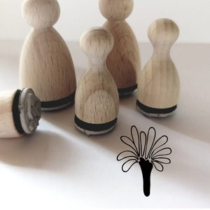 Mini znaczek 18 mm kwiatek, kwiatek, element kwiatowy do kartek, zawieszek na prezenty...