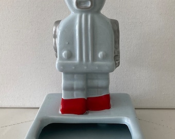 Porcelain advertising ashtray robot for GAS BASE.