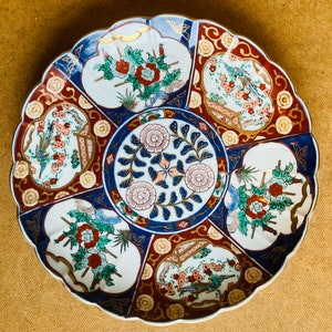 Large decorative plate, GoldImari, Japan.