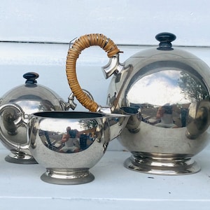 Metawa theeservies, theepot met melkkannetje,en nog 3 potjes waarvan 2 met deksel.