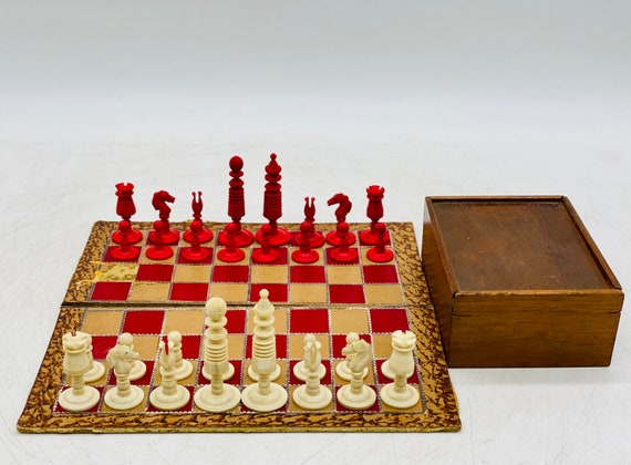 Ye Olde Pub Chess Antique