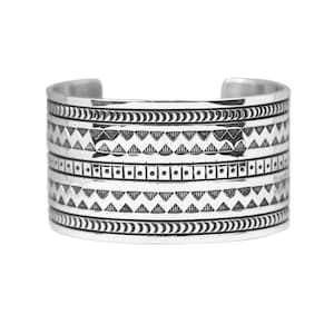 Brazalete ancho de plata Navajo con estampado