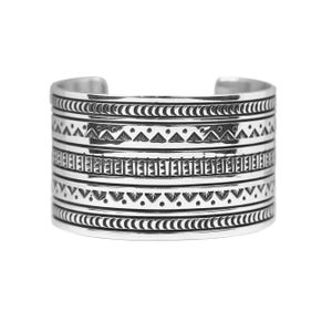Brazalete ancho de plata Navajo con estampado