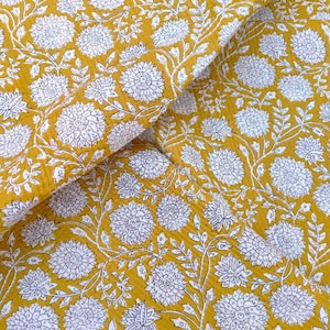 Indian Floral Print Quilted Garment Materials Handmade Machine Quilted Dressmaking Fabric By The Yard Beautiful Pure Cotton Quilted Fabric