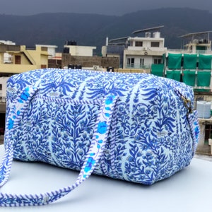 Hand block Print Duffel Bags Indian Quilted Bags , Pure Cotton Shopping Bags Handbag, Floral print Beautiful Duffel bag.