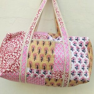 Handblockdruck Seesäcke. Baumwoll-Stepptaschen, Einkaufshandtasche aus reiner Baumwolle Handgefertigter Patchwork-Seesack. Schöne Bedruckte Reisetasche