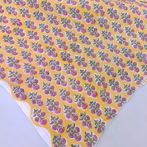 By The Yard Indian Floral Print Quilted Garment Materials Handmade 100% Cotton Quilted Dressmaking Fabric Beautiful Quilted Fabric