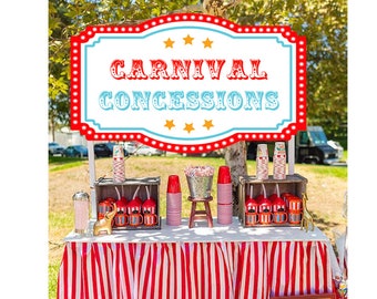 Puede incluir: Un mantel de mesa a rayas rojas y blancas con un letrero que dice "Carnival Concessions" en letras rojas y azules. El letrero está decorado con luces blancas y estrellas amarillas. Hay vasos a rayas rojas y blancas, contenedores a rayas rojas y blancas y una figurita de elefante dorada en la mesa.