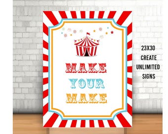Op de afbeelding: Een bord met circusthema met een rood-witte gestreepte rand en een centraal ontwerp met een circustent. De woorden "MAKE YOUR MAKE" worden weergegeven in decoratieve lettertypen. Het bord is 58x76 cm groot.