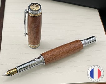 Stylo Plume Luxe Bois Acajou d'Afrique  avec éléments plaqué Or 24k et Cristal. Personnalisable, livré avec boîte cadeau luxe