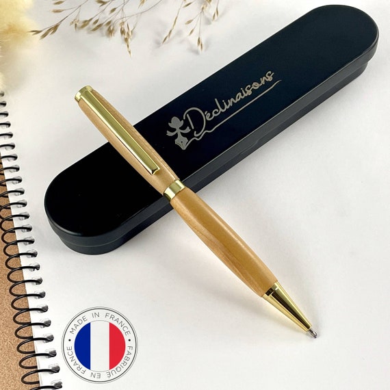 Penna personalizzata in legno di cedro francese, realizzata a mano in  Francia, penna regalo personalizzata con incisione Natale, matrimonio,  matrimonio, testimone -  Italia