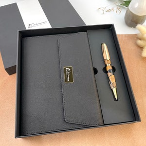 Coffret cadeau Carnet A5 et Stylo Personnalisable Bois Précieux et Résine noire, Fabriqué  Main en France | Entreprise, Artiste, Upcycling