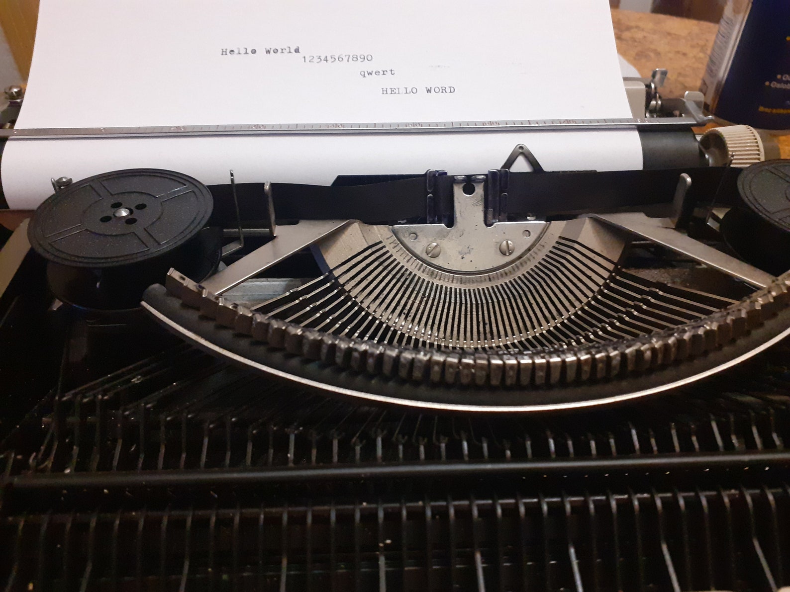 Portable Typewriter Royal Tabomatic, Japan Vintage 1973 Ultra