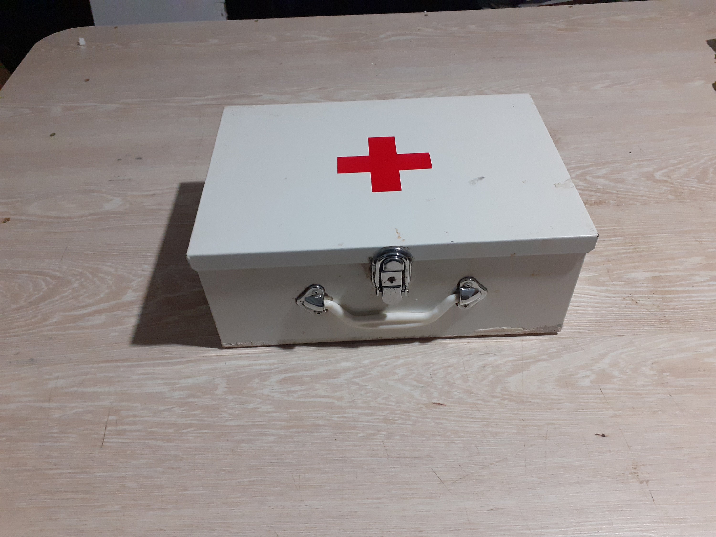 First aid cheap metal box