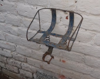 Vintage Metall Kinder-Fahrradsitz, rostige Patina, Oldtimer-Fahrradzubehör
