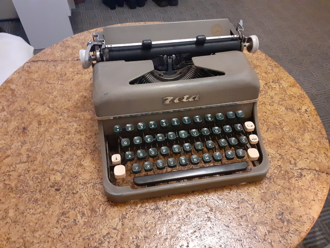 1960年代 Kiddie's Typewriter il_1080xN.2711275616_qr6k.jpg