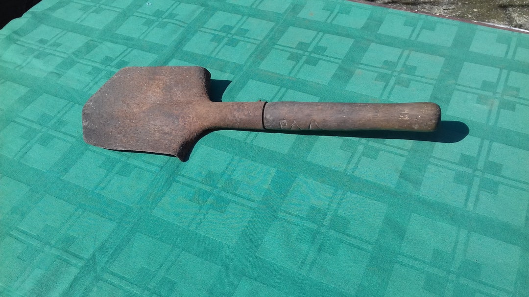 Military Shovel Vintage Army Shovel Trench Shovel , WWII Russian Trench