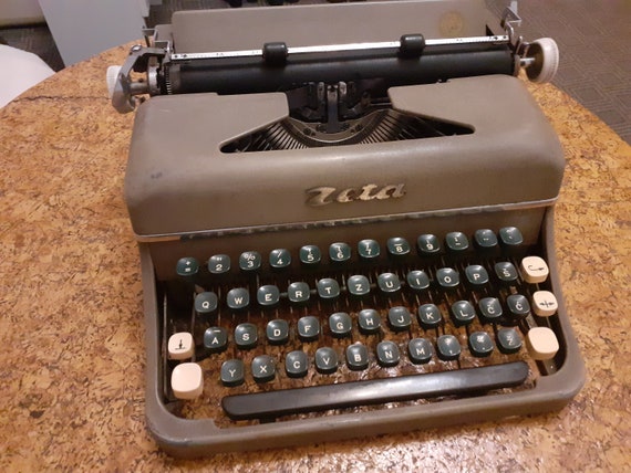 1960s Zeta Portable Typewriter, Working QWERTZ Keyboard, With Case