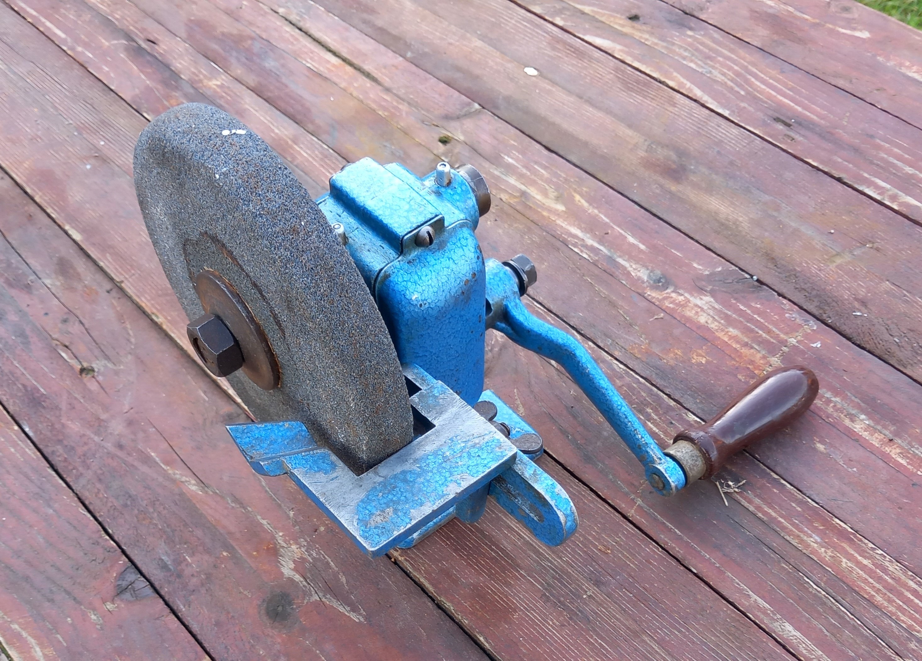 Hand-Powered Compact Grinding Wheel