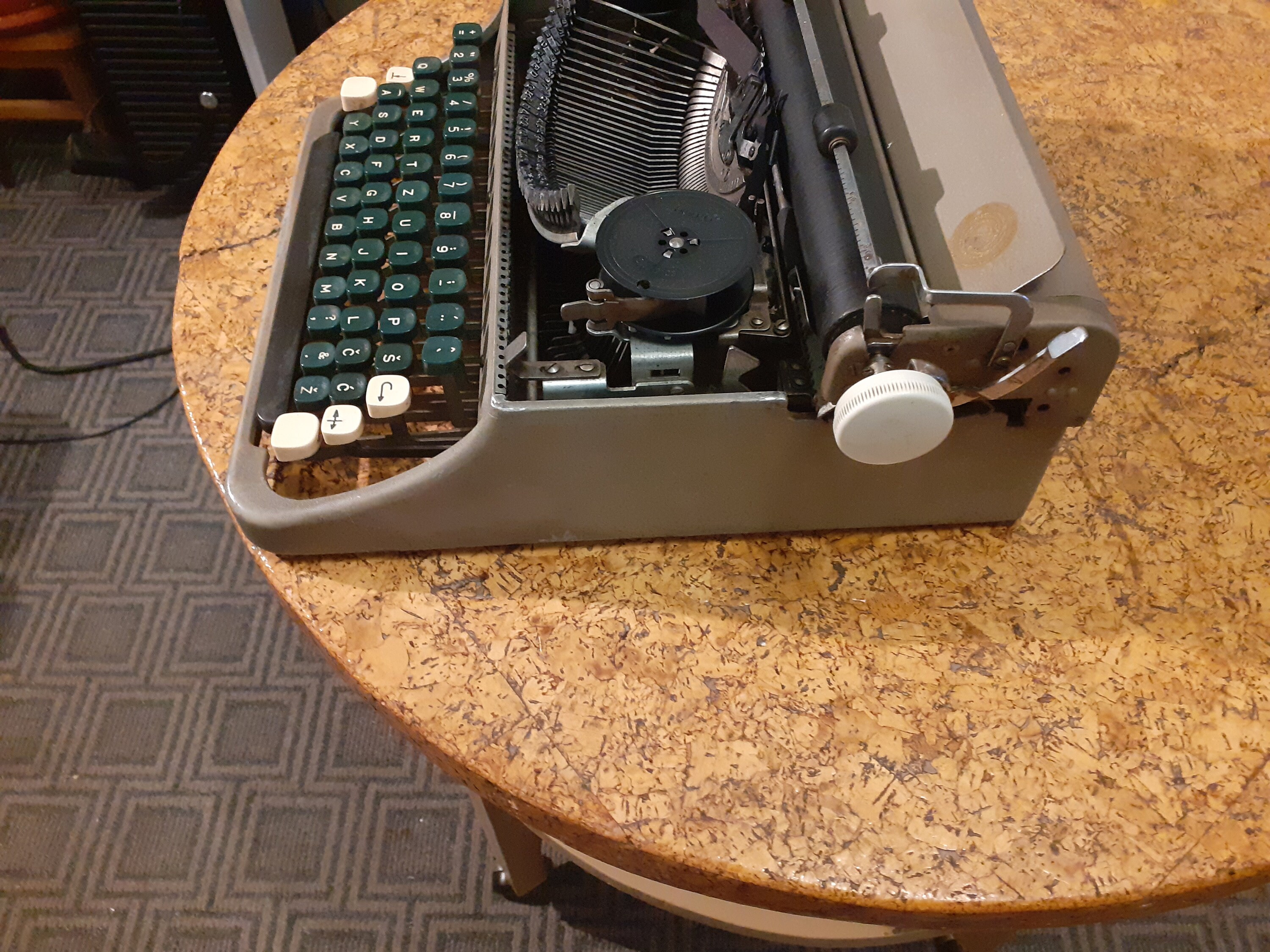 1960s Zeta Portable Typewriter, Working QWERTZ Keyboard, With Case