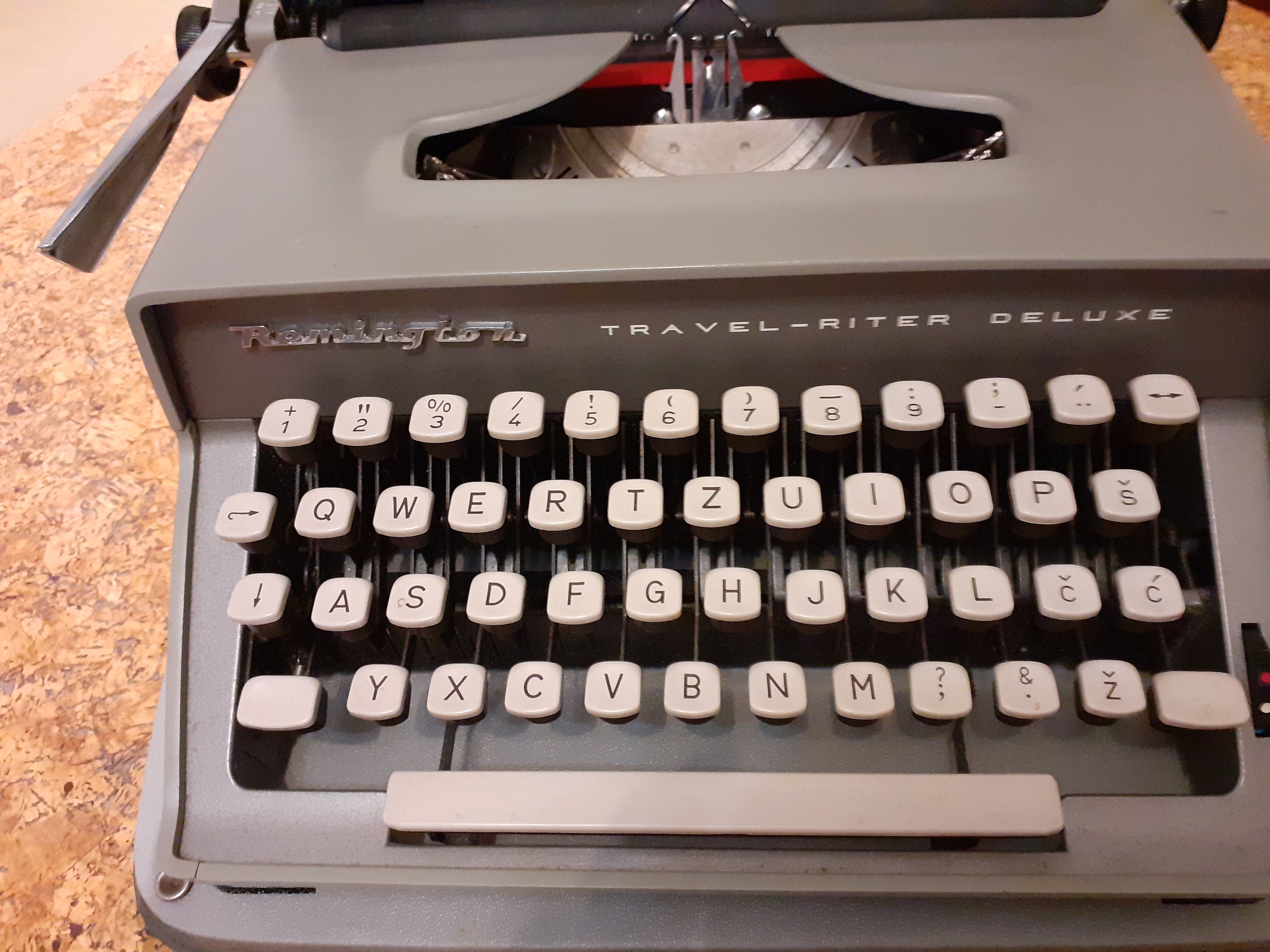 完動品 Remington TRAVEL-RITER DELUXEタイプライター Classic Gray Remington Travel-riter De Luxe Typewriter