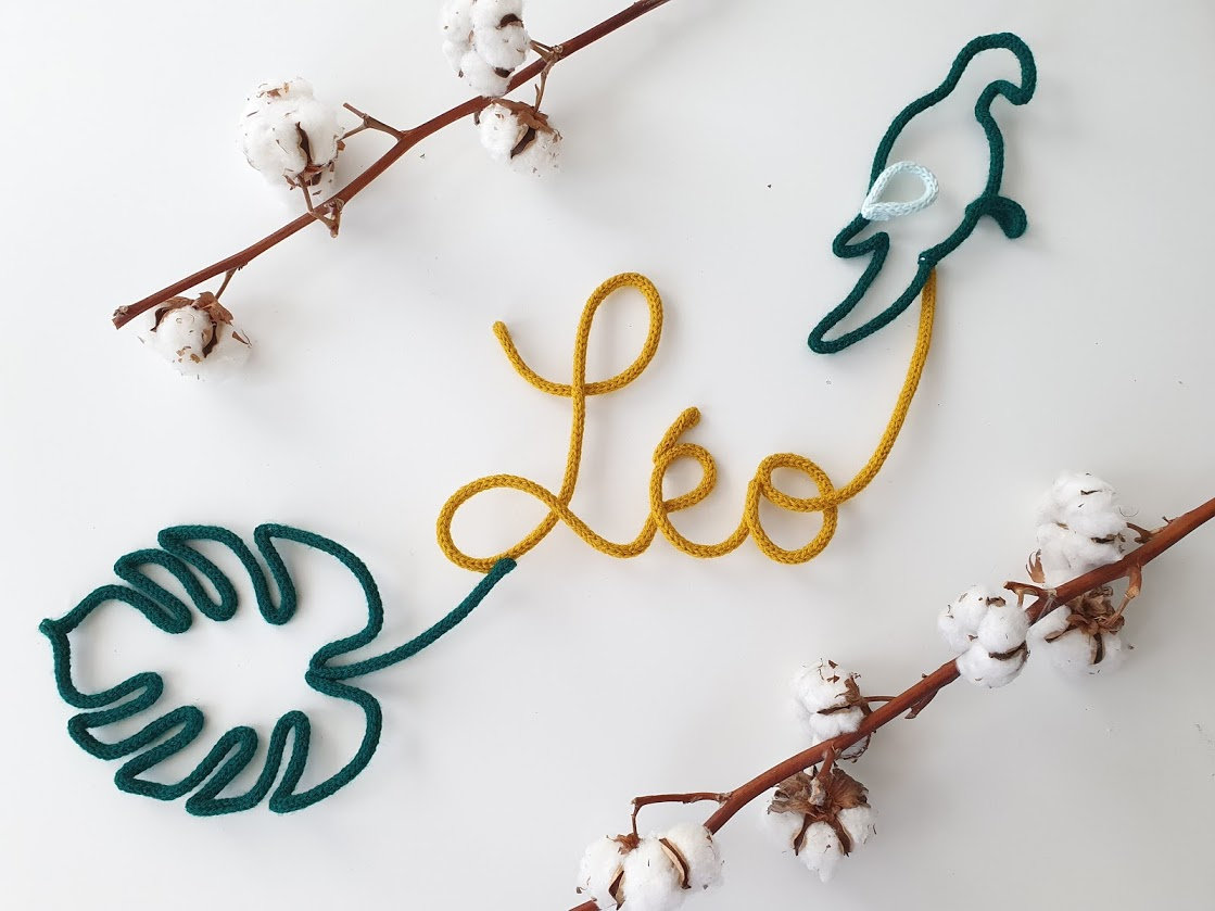 Prénom Tricotin+ Décor Feuilles Tropicales et Perroquet