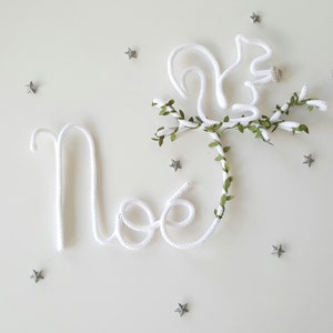 Nombre de punto decorado con una ardilla.