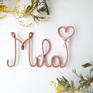 Decoración de globo de corazón de tricotina con nombre