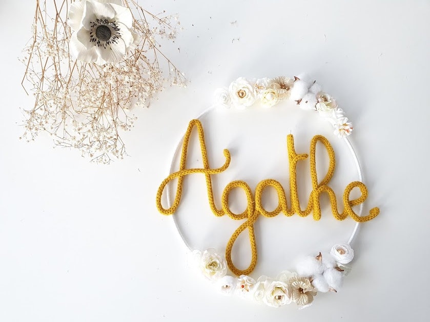 Décoration Florale en Tricotin Fleur de Coton