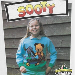 Modèle de tricot King Cole 102 épuisé : Suie pour enfant avec balayage en intarsia brouette (pull) en DK pour poitrine de 24 à 36 po.