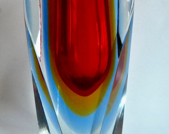 Vintage Sommerso Murano Glasvase aus den 70er Jahren - Glas Vase Facettierte Blockvase rot - Interior facets luminous 1970