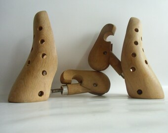 Vintage shoe trees by Geoha from the 50s - wooden shoe trees size 43 - vintage decoration