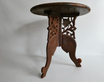 Hand carved wooden side table - flower table foldable - bohemian style - vintage Colombo wicker - flower decoration flower stool