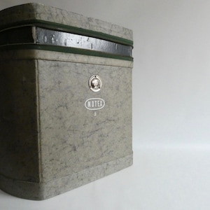 Vintage Schachtel mit Reisverschluss - seltenes Fundstück - Aufbewahrung - Beistelltisch - Box - Pappschachtel