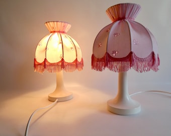 Vintage Tischlampe aus den 70er Jahren - Nachttischlampe - kleine Lampe - Wohnzimmerlampe pink - romantische Tischlampe