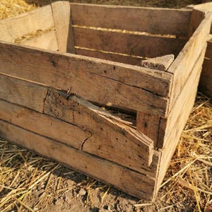 Second-hand fruit crates 50x40x30cm - Rustic wooden crates, B-grade, for garden & DIY - Old wine crates, sturdy but with defects - Vintage decorative shelf image 4