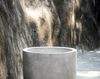 Pot de fleurs cache-pot modèle "Dora" 24 cm en béton gris foncé