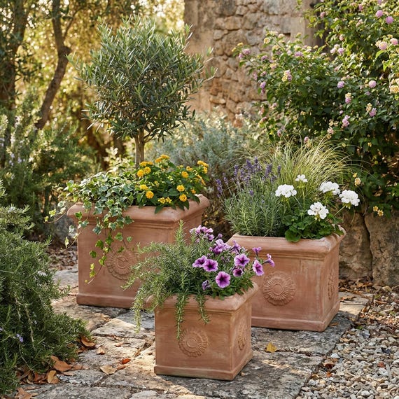 Terracotta Pflanzgefäß Quadratisch Frostfest | Blumentopf Außenbereich | Tongefäß Italien eckig | Cubo Liscio & Rosone