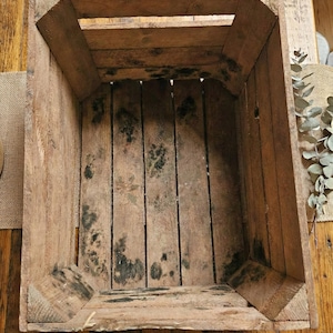 Second-hand fruit crates 50x40x30cm - Rustic wooden crates, B-grade, for garden & DIY - Old wine crates, sturdy but with defects - Vintage decorative shelf image 5